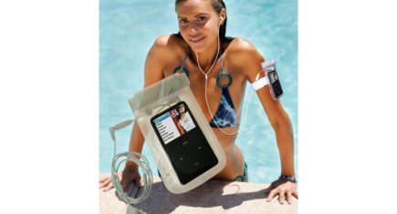 iSWIM - Waterproof iPod / MP3 Case & EARPHONES